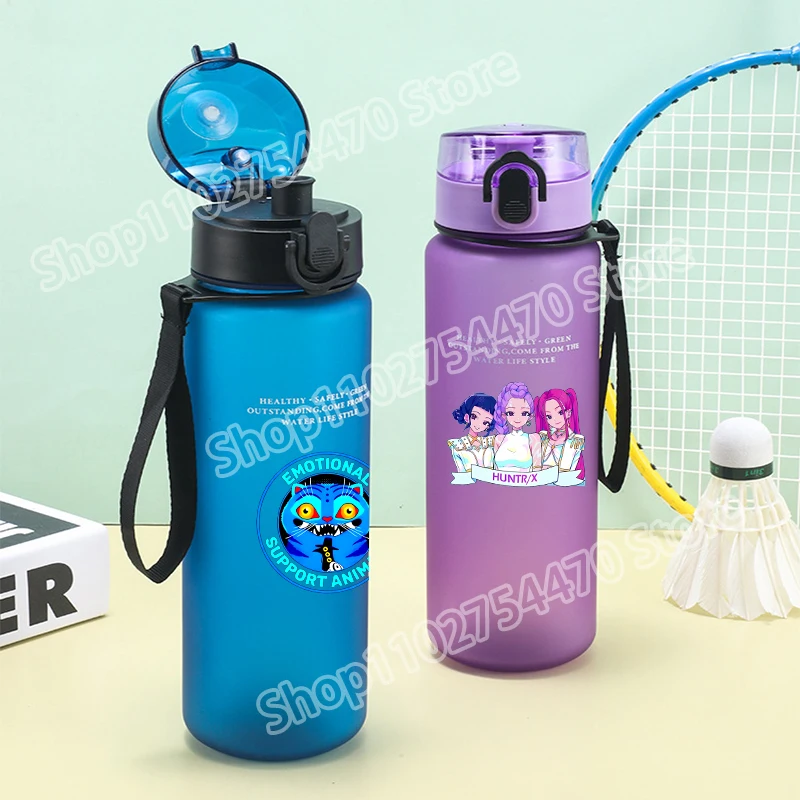 650ml KPop Demon Hunters Water Cup Film Merchandise Crystal Decal Water Bottle Student Portable Waterbottle Kids Birthday Gifts
650ml KPop Demon Hunters Water Cup Film Merchandise Crystal Decal Water Bottle Student Portable Waterbottle Kids Birthday Gifts