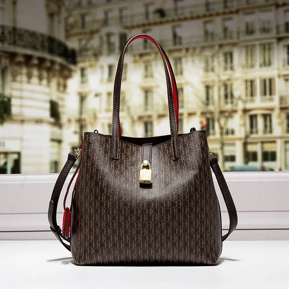 Exquisite Monogram Tote Bag Padlock Accent Quality Shoulder Straps Fine Stitching Spacious Daily Commute Travel Essential
Exquisite Monogram Tote Bag Padlock Accent Quality Shoulder Straps Fine Stitching Spacious Daily Commute Travel Essential