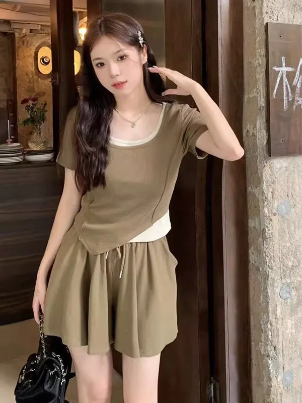 plus Size Casual Sports Set Women Summer High Waist Wide Leg Short Pants Skirt Two Piece Set Comfortable Breathable Polyester
plus Size Casual Sports Set Women Summer High Waist Wide Leg Short Pants Skirt Two Piece Set Comfortable Breathable Polyester