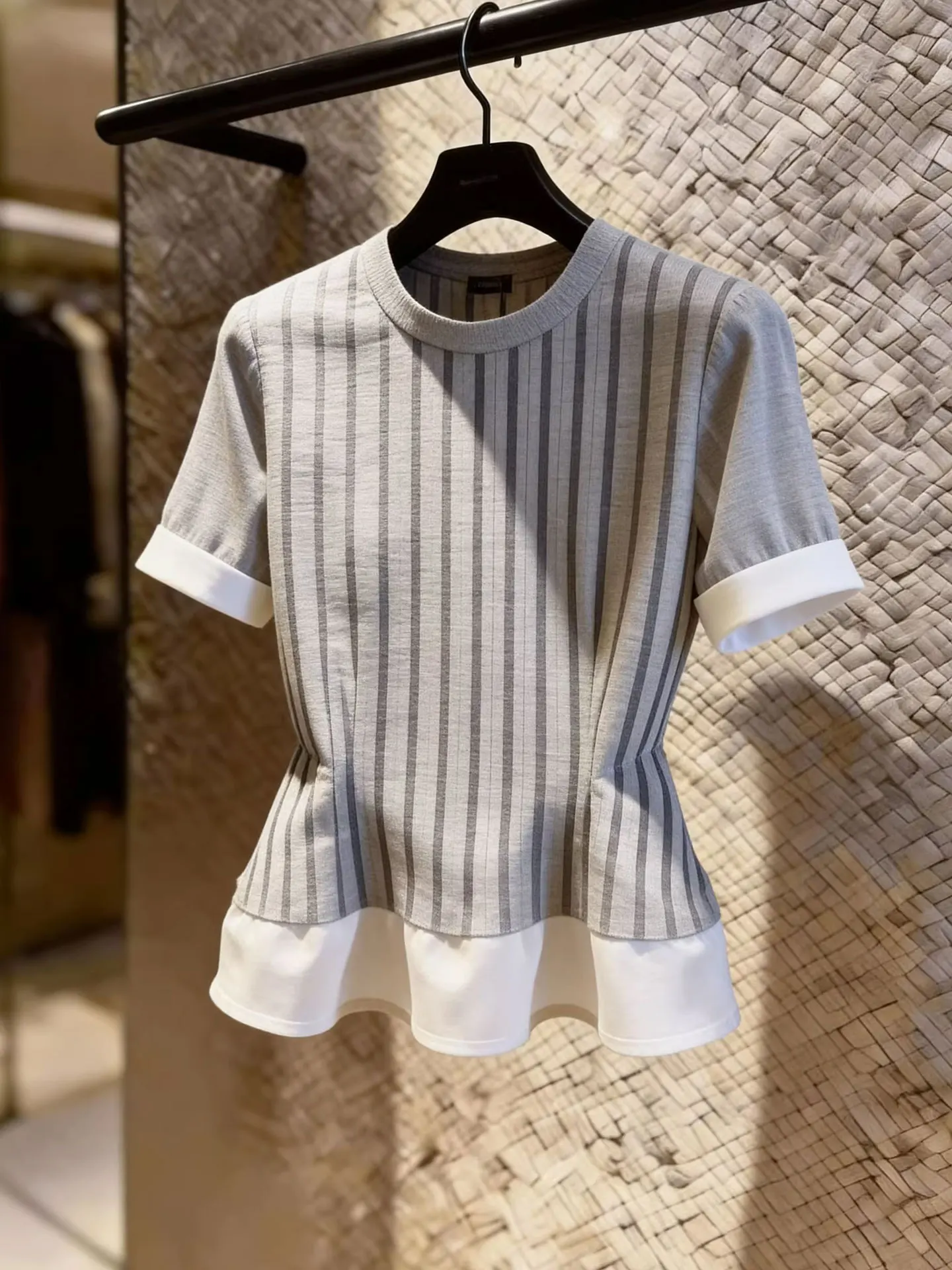 Fashionable Striped Short Sleeve round Neck T-Shirt Color Block Design Unique Summer High-End Feeling Korean Style Slim Fit Top
Fashionable Striped Short Sleeve round Neck T-Shirt Color Block Design Unique Summer High-End Feeling Korean Style Slim Fit Top