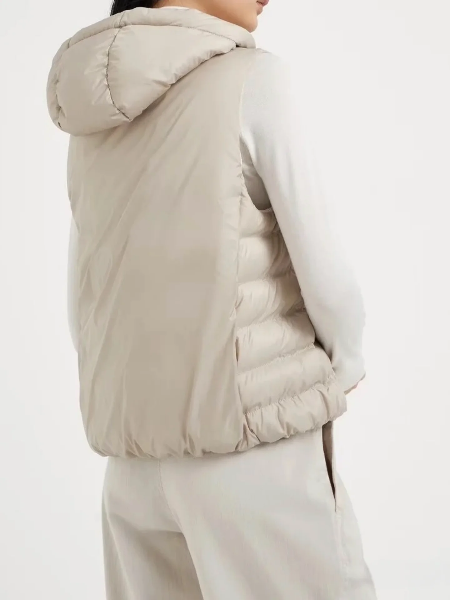 Soft Lightweight Khaki Goose down Vest with Hood High Quality Luxury Fashion Women's Fashionable Quilted Vest for Winter
Soft Lightweight Khaki Goose down Vest with Hood High Quality Luxury Fashion Women's Fashionable Quilted Vest for Winter
