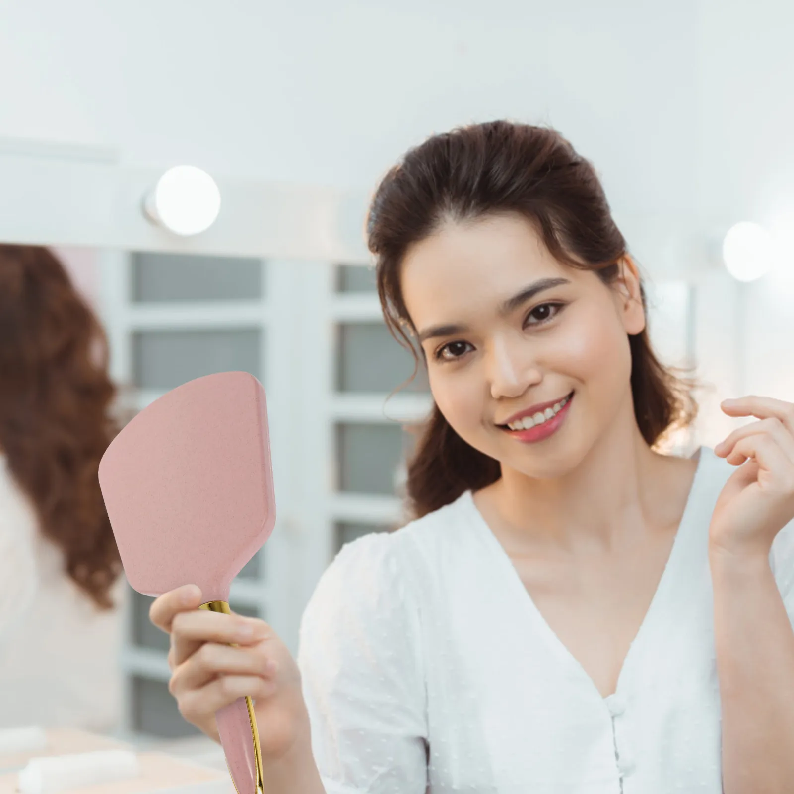 Ergonomic Handheld Makeup Mirror with Comfort Grip Portable Compact Vanity Mirror for Travel Bedroom Bathroom Office Beauty
Ergonomic Handheld Makeup Mirror with Comfort Grip Portable Compact Vanity Mirror for Travel Bedroom Bathroom Office Beauty