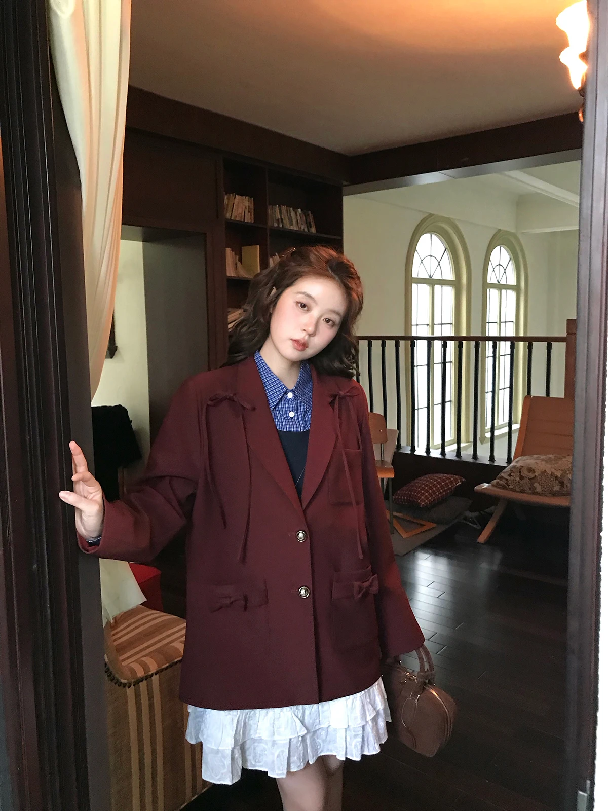 Женский пиджак-смокинг большого размера, однотонный, осенний, модный дизайн, красный, свободный крой, для полных, длинный рукав, на одной пуговице...
Женский пиджак-смокинг большого размера, однотонный, осенний, модный дизайн, красный, свободный крой, для полных, длинный рукав, на одной пуговице...