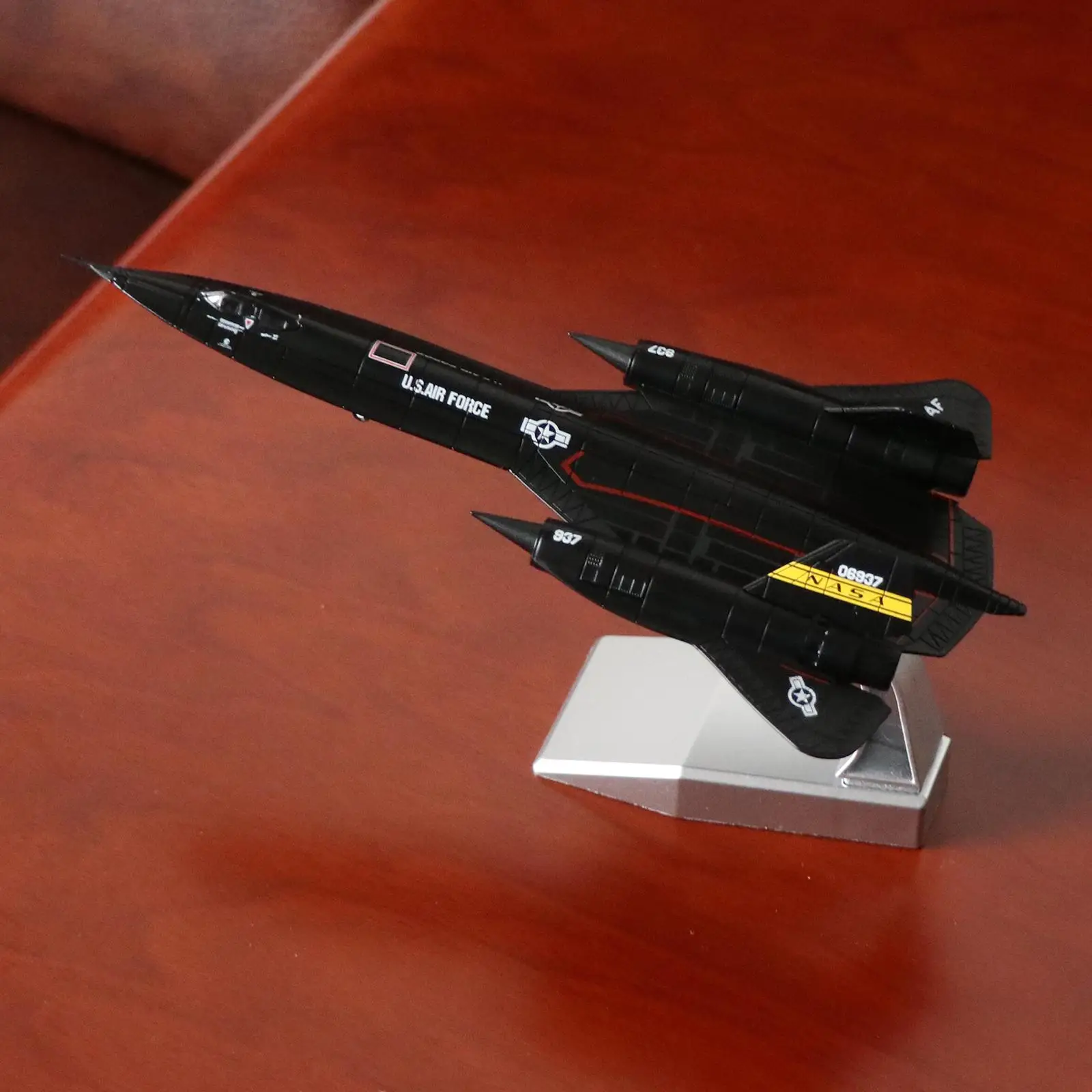 Модель 1/144 года из сплава 1A Blackbird разведывательная струя с витриной подставкой
Модель 1/144 года из сплава 1A Blackbird разведывательная струя с витриной подставкой