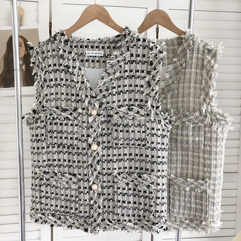 Retro Pearl Buttonless Vest Top Women's Fashion Autumn Winter Thick Tweed V-Neck Fringed Outerwear Commute Style Regular Length
Retro Pearl Buttonless Vest Top Women's Fashion Autumn Winter Thick Tweed V-Neck Fringed Outerwear Commute Style Regular Length