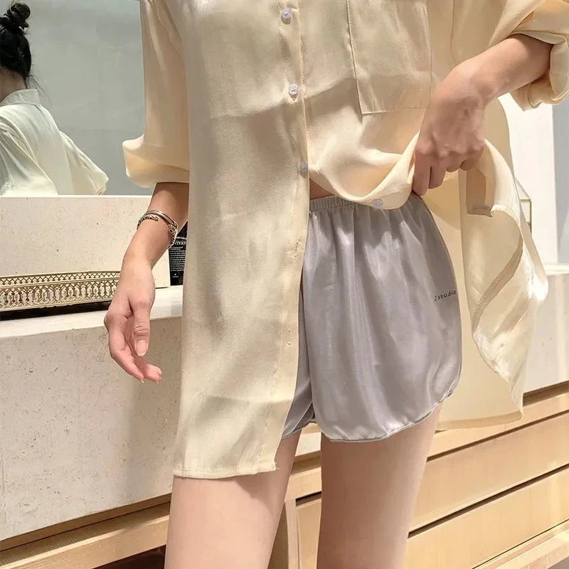Comfortable Loose Short Pants Women Soft Ice Silk Streetwear Student Girl's shorts Female Sexy Beach Jogger Shorts Summer
Comfortable Loose Short Pants Women Soft Ice Silk Streetwear Student Girl's shorts Female Sexy Beach Jogger Shorts Summer