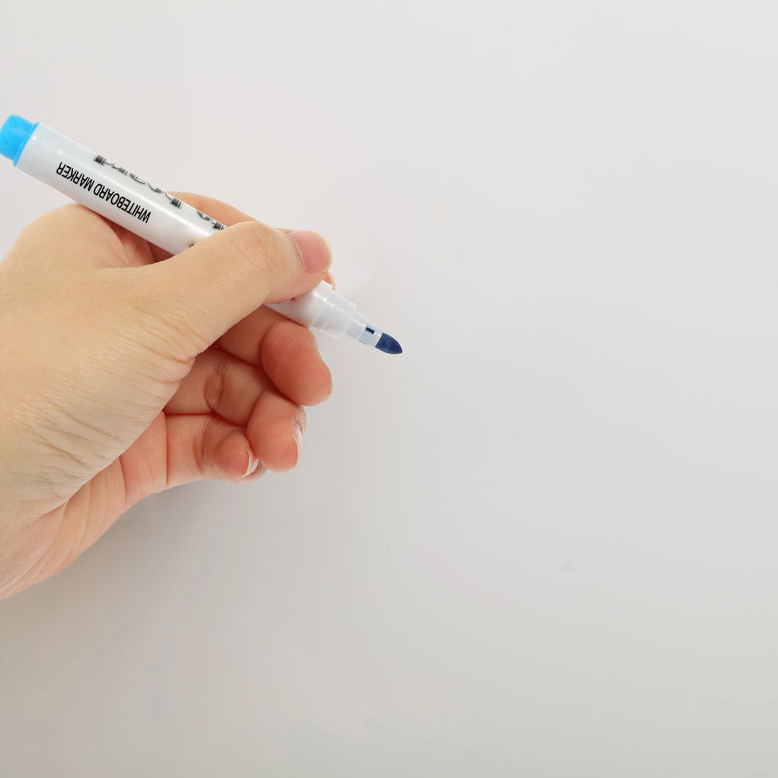 12Pcs Whiteboard Markers Dry Erase Floating Water Painting Pens Portable Erasable Pens for Children and School
12Pcs Whiteboard Markers Dry Erase Floating Water Painting Pens Portable Erasable Pens for Children and School