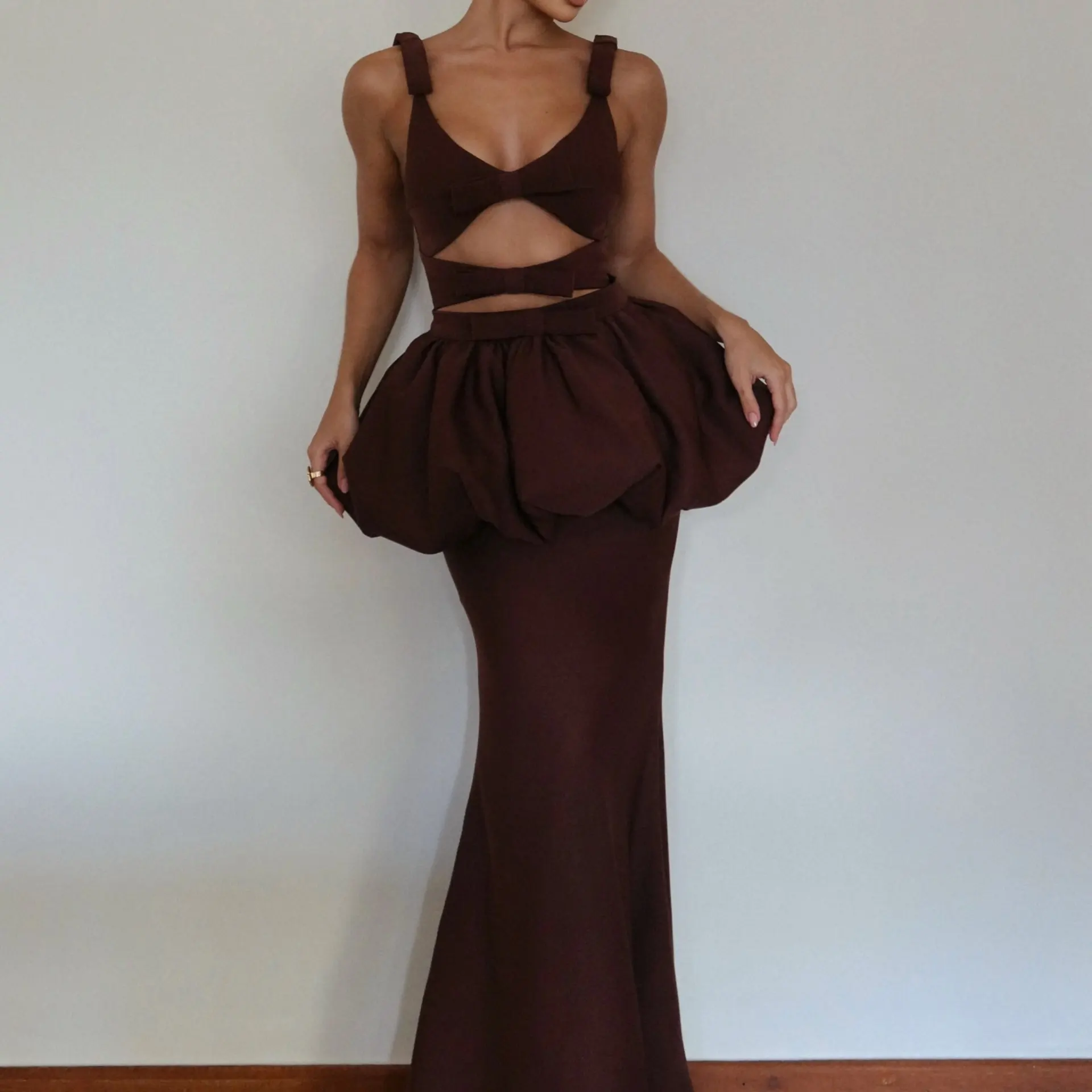 2026 Trending Deep Burgundy Cut-out Mermaid Dress Sexy Hollow-out Waist Bodice Gown Dramatic Lantern Ruffle Hem, Gothic Romantic
2026 Trending Deep Burgundy Cut-out Mermaid Dress Sexy Hollow-out Waist Bodice Gown Dramatic Lantern Ruffle Hem, Gothic Romantic