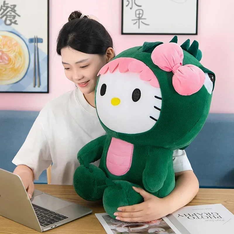 35/50/65 см Новинка Аниме Sanrio кавайные динозавры Hello Kitty плюшевые игрушки большая подушка Мультяшные милые удобные мягкие куклы Подарки
35/50/65 см Новинка Аниме Sanrio кавайные динозавры Hello Kitty плюшевые игрушки большая подушка Мультяшные милые удобные мягкие куклы Подарки