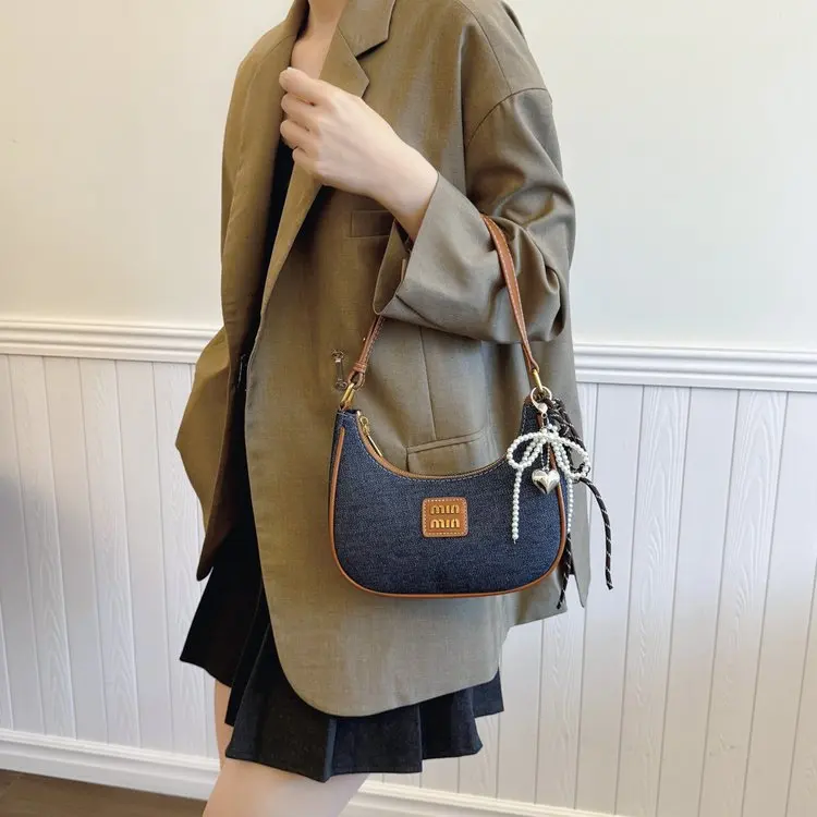 Fashion Retro Solid Color Crossbody Diaper Bag Elegant Handbag For Women Luxury Large Capacity Shoulder Tote
Fashion Retro Solid Color Crossbody Diaper Bag Elegant Handbag For Women Luxury Large Capacity Shoulder Tote