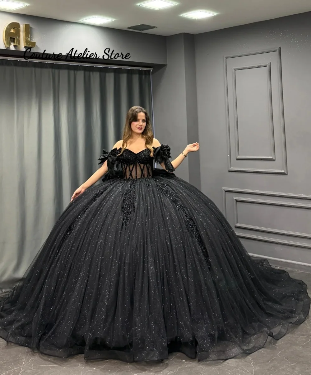 Модное черное платье для девочки на 15-летие с открытыми плечами, кружевное бальное платье с шлейфом, атласное, на заказ
Модное черное платье для девочки на 15-летие с открытыми плечами, кружевное бальное платье с шлейфом, атласное, на заказ