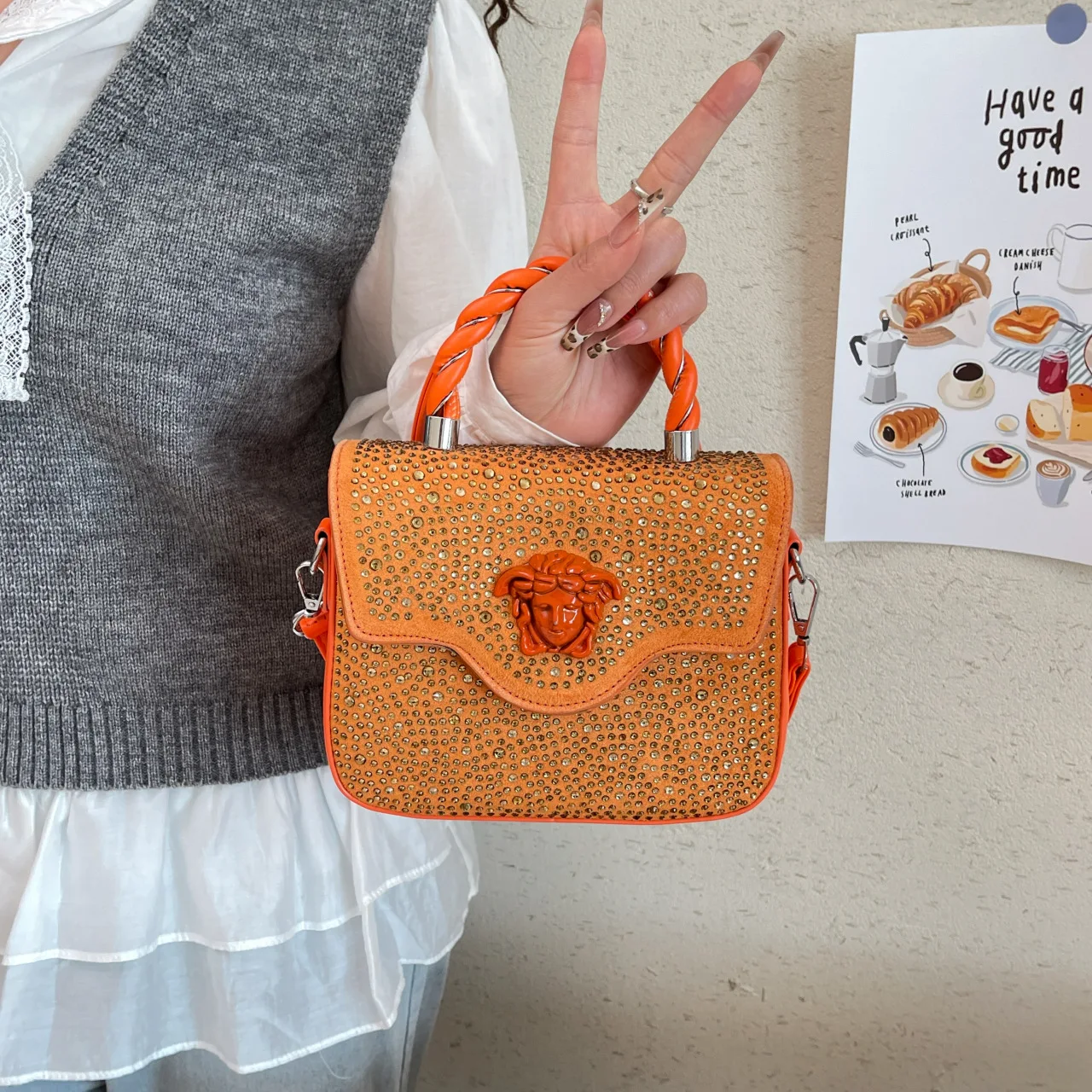 Новая женская сумка-клатч 2026 года с кристаллами и стразами, квадратная, минималистичная, шикарная, для вечеринок, люксовая дизайнерская, на плечо/через плечо
Новая женская сумка-клатч 2026 года с кристаллами и стразами, квадратная, минималистичная, шикарная, для вечеринок, люксовая дизайнерская, на плечо/через плечо