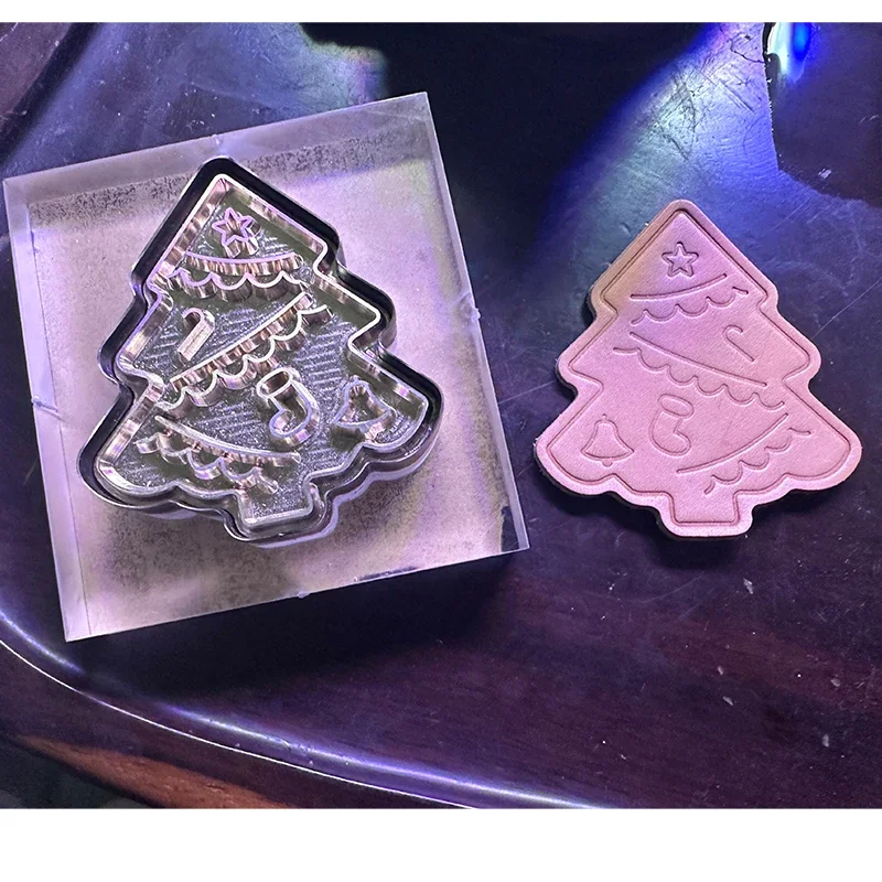 Handmade Wooden Die Christmas Tree Seal Die Cutter Die Metal Hollow Punch Tool Blade 58*63MM DIY Leather Craft Tools
Handmade Wooden Die Christmas Tree Seal Die Cutter Die Metal Hollow Punch Tool Blade 58*63MM DIY Leather Craft Tools
