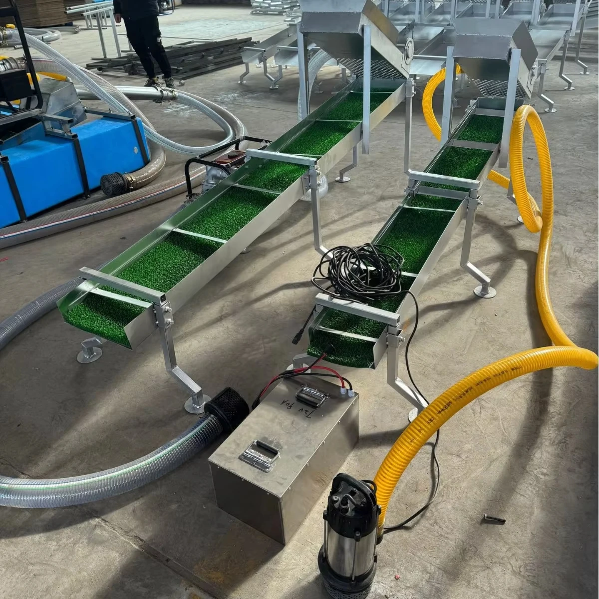 Portable Small -Powered Gold Panning Machine Simple Screening Chute For Gold Washing Outdoor Mineral Separator Equipment
Portable Small -Powered Gold Panning Machine Simple Screening Chute For Gold Washing Outdoor Mineral Separator Equipment