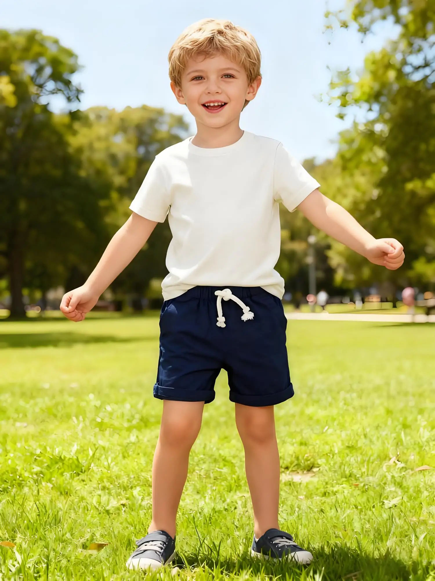 Boys' summer shorts, navy blue with pocket drawstring, outdoor casual shorts
Boys' summer shorts, navy blue with pocket drawstring, outdoor casual shorts