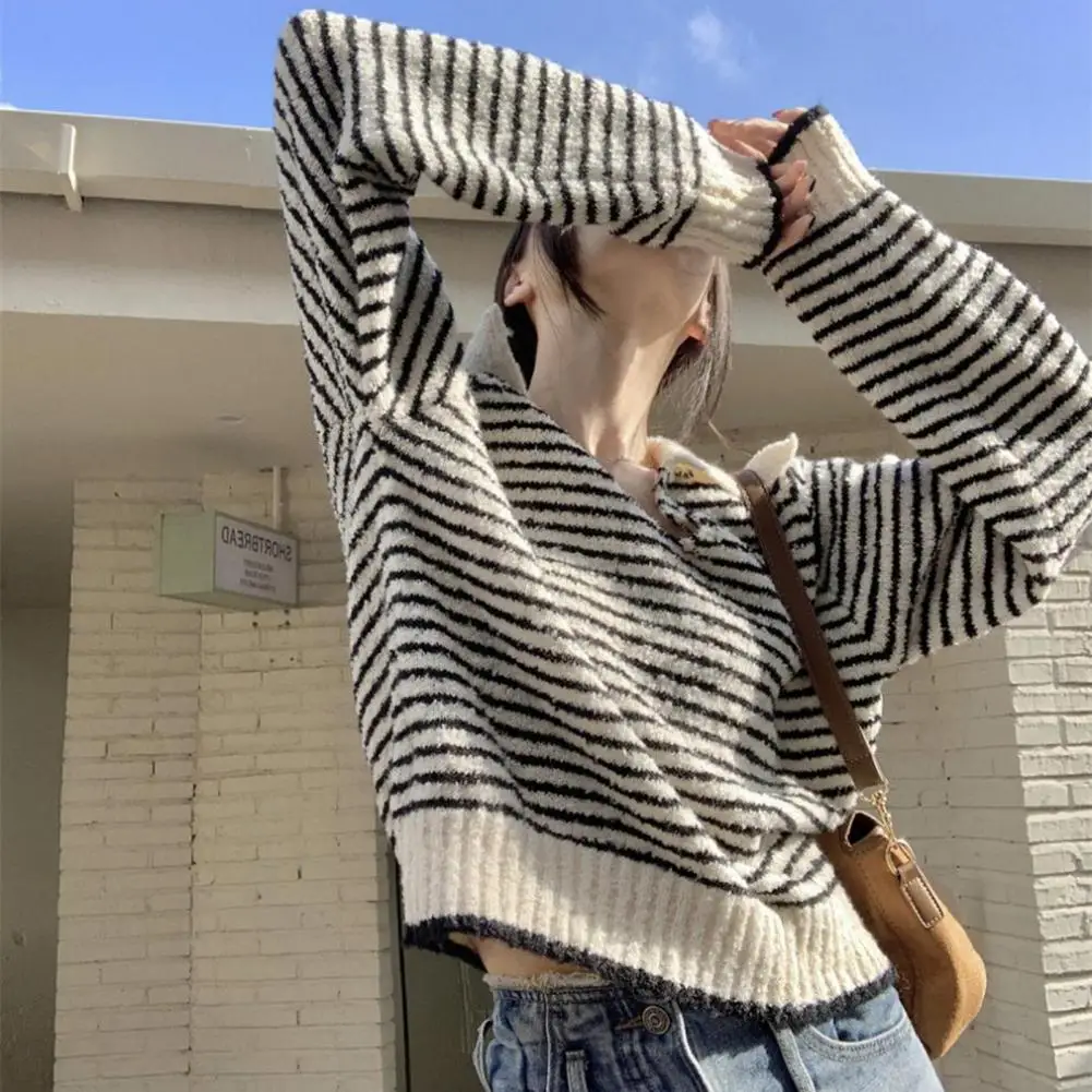 Lightweight Sweater Lady Vintage Sweater Chic Striped Knit Sweater Cozy V Neck Pullover for Women for Fall Winter with Retro
Lightweight Sweater Lady Vintage Sweater Chic Striped Knit Sweater Cozy V Neck Pullover for Women for Fall Winter with Retro