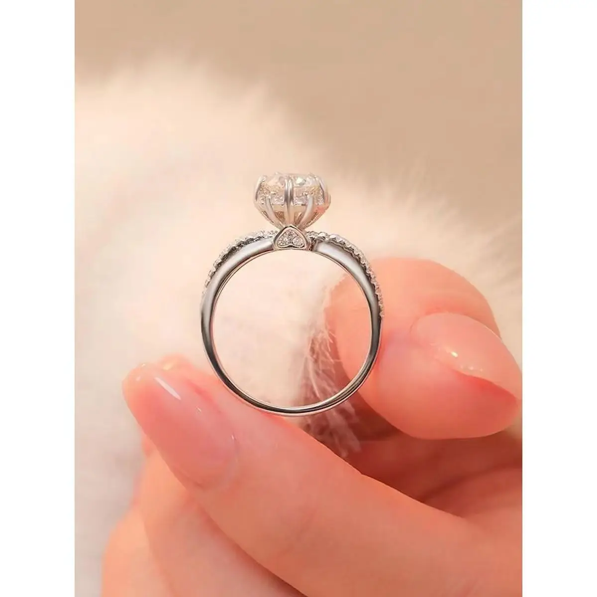 Platinum PT950 New Princess Getting Married Moissanite Diamond Ring Women's Ring White Gold Vintage Luxury
Platinum PT950 New Princess Getting Married Moissanite Diamond Ring Women's Ring White Gold Vintage Luxury