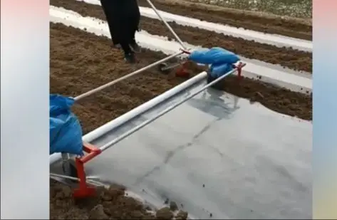 Mulch mulch, manual multi-functional hand-pull mulch machine, agricultural film laying machine, pull film high ridge flat ridge
Mulch mulch, manual multi-functional hand-pull mulch machine, agricultural film laying machine, pull film high ridge flat ridge