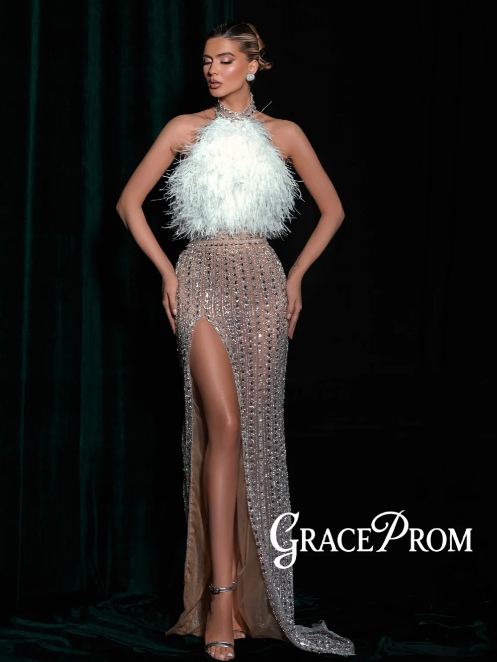 Feathered Opulent Crystal Evening Dress Sexy Chic Halter High Slit Wedding Party Gown Customized Glamorous Long Banquet Gowns
Feathered Opulent Crystal Evening Dress Sexy Chic Halter High Slit Wedding Party Gown Customized Glamorous Long Banquet Gowns