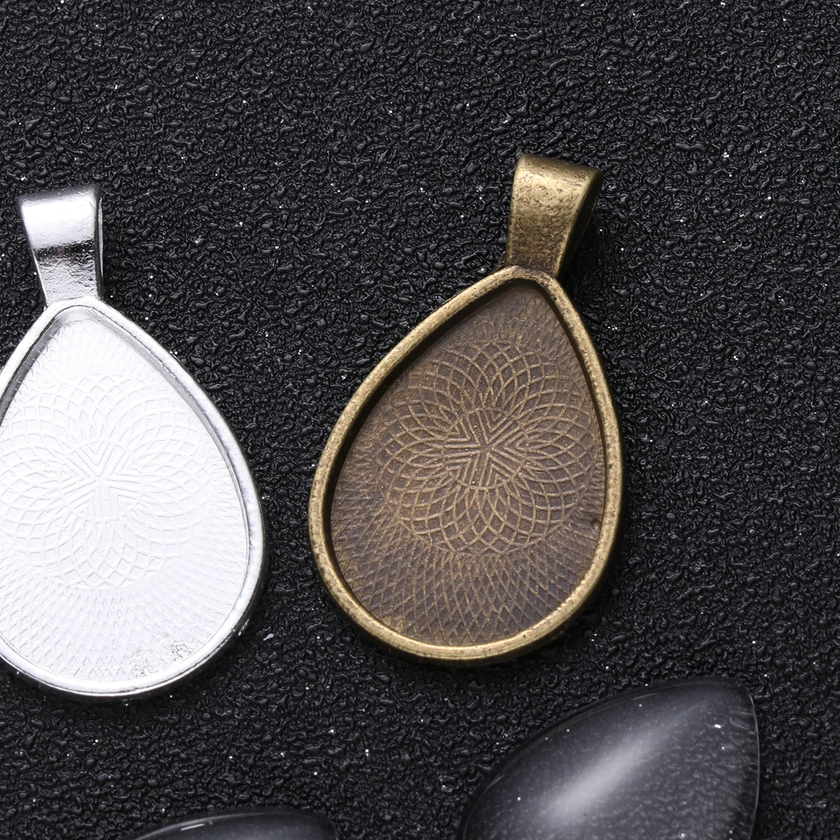 36pcs Jewelry Accessories DIY Trays Copper Plating Bezel Pendant Necklace Photo Resin Craft Gifts Making Kits
36pcs Jewelry Accessories DIY Trays Copper Plating Bezel Pendant Necklace Photo Resin Craft Gifts Making Kits