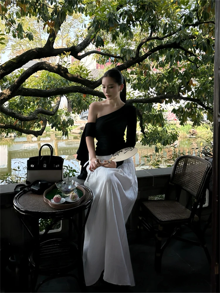 Unique Summer Korean Style Shoulder Bared Half Skirt Set Women's Fashion round Neck Long Sleeve Two Piece Suit Spring Collection
Unique Summer Korean Style Shoulder Bared Half Skirt Set Women's Fashion round Neck Long Sleeve Two Piece Suit Spring Collection