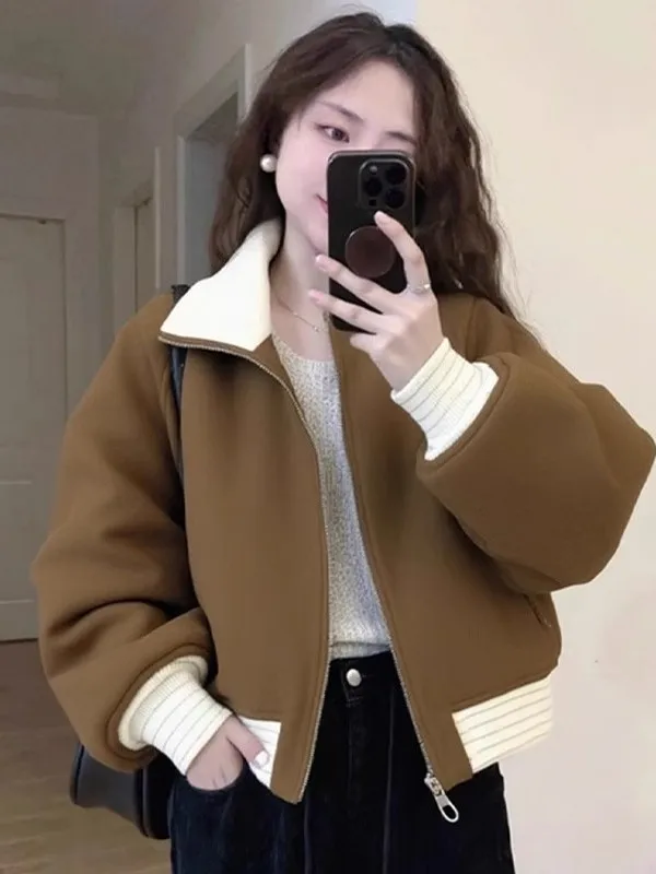 Новая утепленная короткая куртка на молнии для женщин 2025 года: осенне-зимний модный образ, женский открытый кардиган премиум-качества
Новая утепленная короткая куртка на молнии для женщин 2025 года: осенне-зимний модный образ, женский открытый кардиган премиум-качества