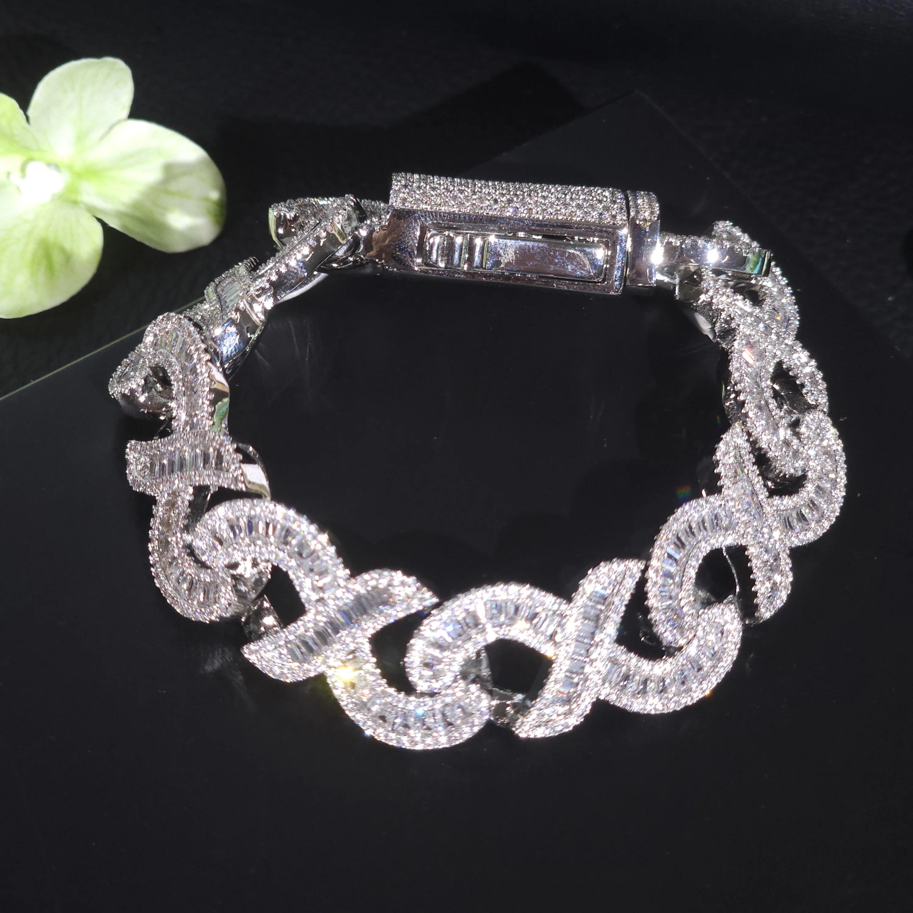 Iced Out Square Cubic Zirconia 15mm Infinity Cuban Baguettecz Bracelet Solid Back Hip Hop Fashion Jewelry For Men Party Gifts
Iced Out Square Cubic Zirconia 15mm Infinity Cuban Baguettecz Bracelet Solid Back Hip Hop Fashion Jewelry For Men Party Gifts