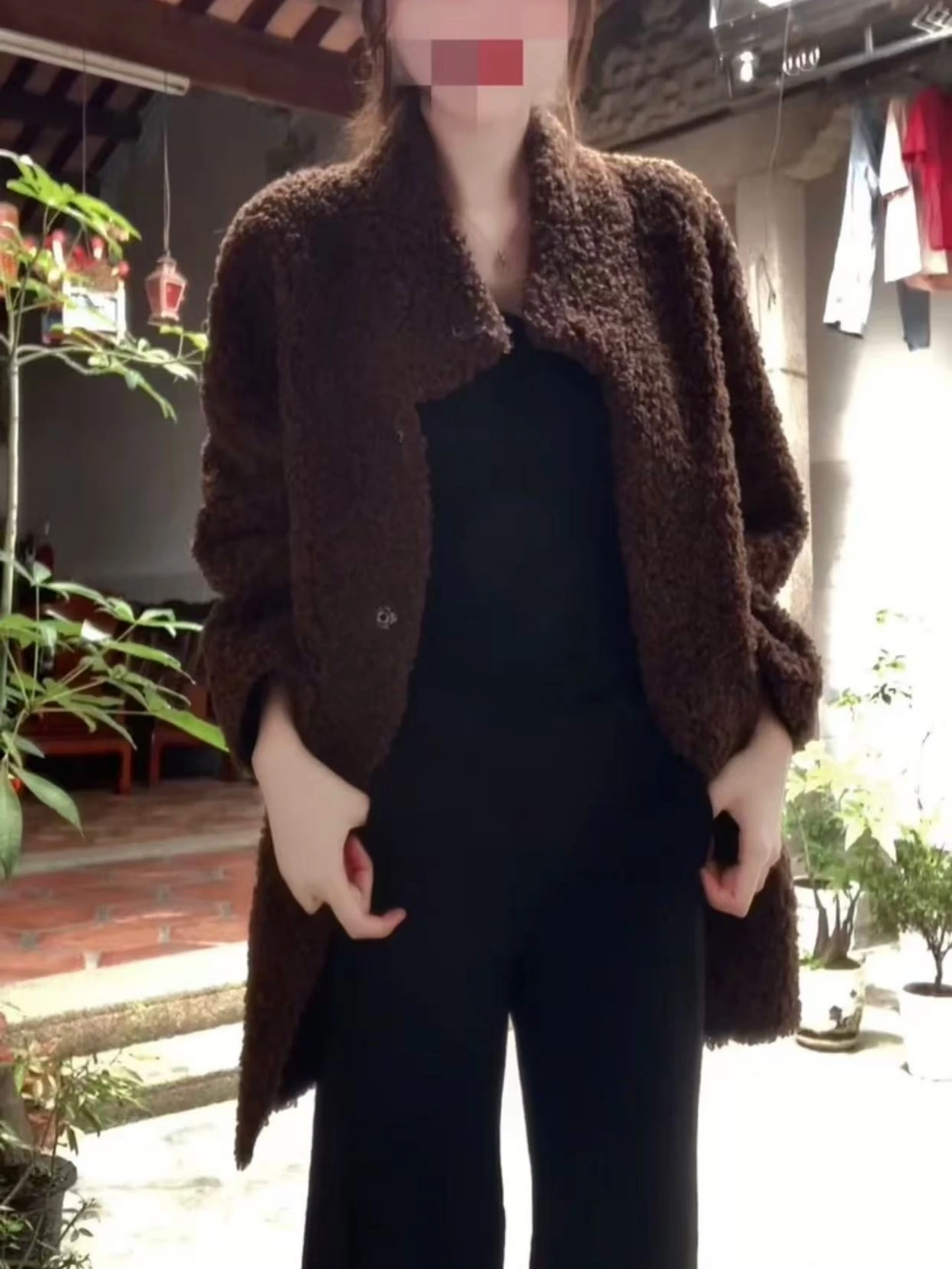 Осенне-зимнее женское меховое пальто из овечьей кожи, свободная длинная куртка с воротником-стойкой в стиле ретро, верхняя одежда средней длины Thiened Long Sve
Осенне-зимнее женское меховое пальто из овечьей кожи, свободная длинная куртка с воротником-стойкой в стиле ретро, верхняя одежда средней длины Thiened Long Sve