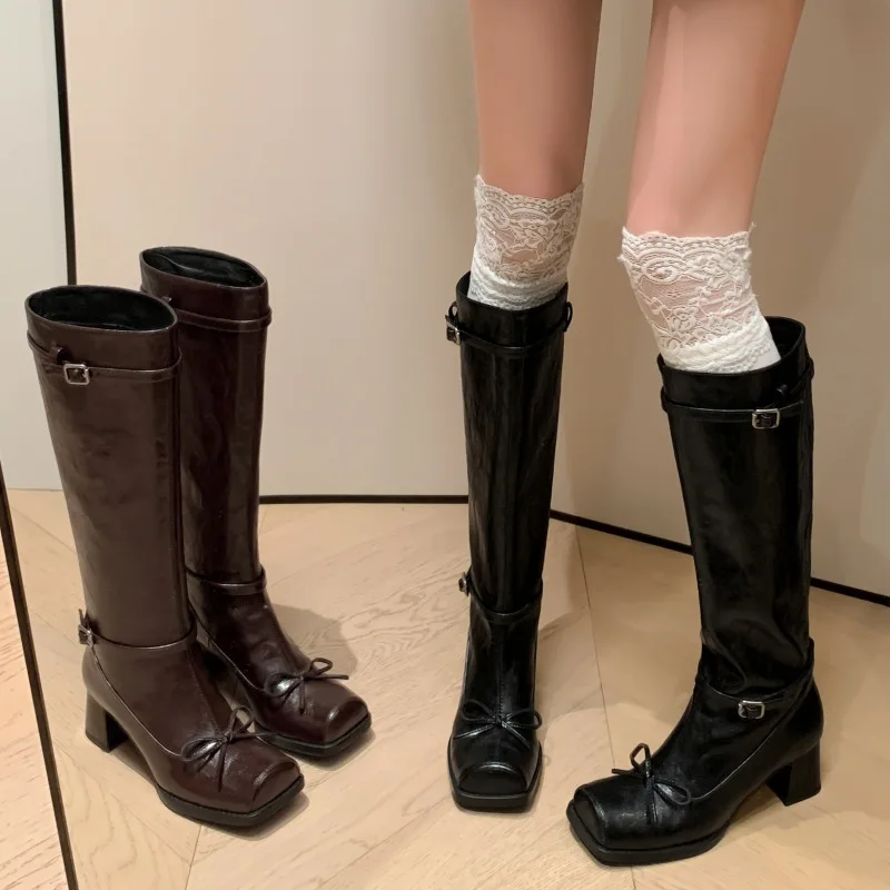 2025 cowhide retro style thin knight boots belt buckle bow square head thick heel boots
2025 cowhide retro style thin knight boots belt buckle bow square head thick heel boots