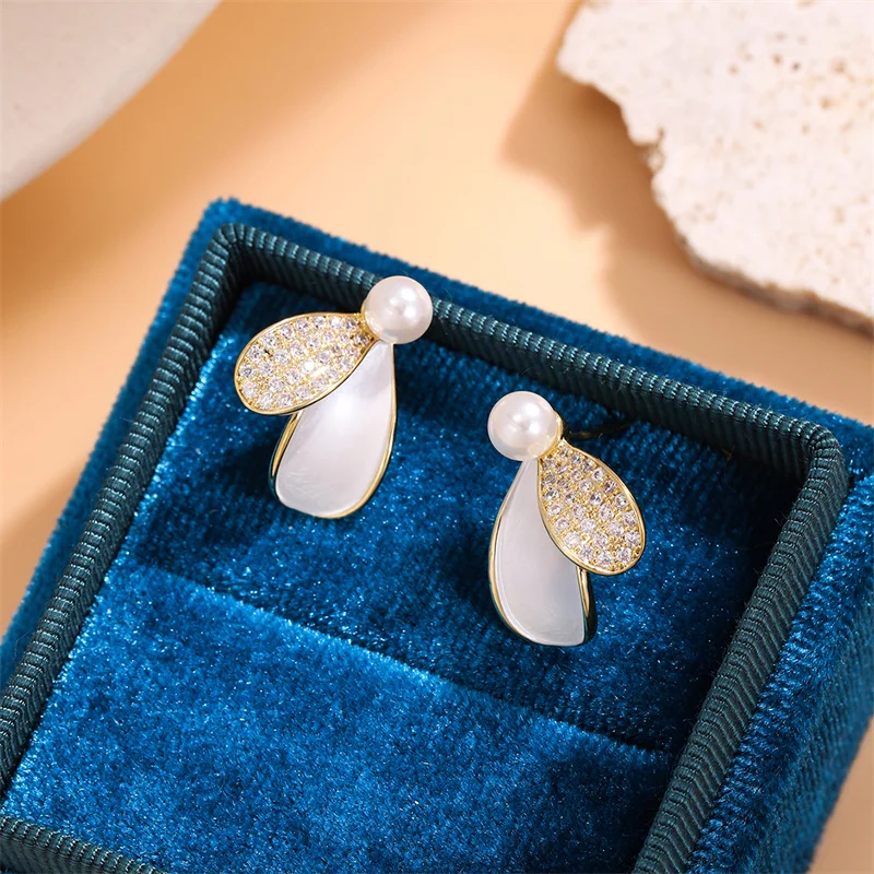 Pearl ear clips for women, high-end, niche beauty, fishtail ear bone clip earrings, pure silver needle, elegant earrings
Pearl ear clips for women, high-end, niche beauty, fishtail ear bone clip earrings, pure silver needle, elegant earrings