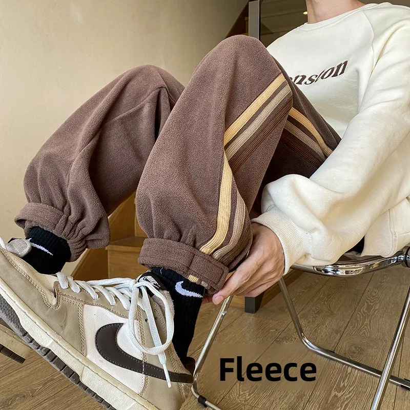 Fce Lined Thiened Men's Sports Pants Autumn Winter Sle Retro American Striped Warm Sweatpants Casual Loose Fit Long Pants
Fce Lined Thiened Men's Sports Pants Autumn Winter Sle Retro American Striped Warm Sweatpants Casual Loose Fit Long Pants