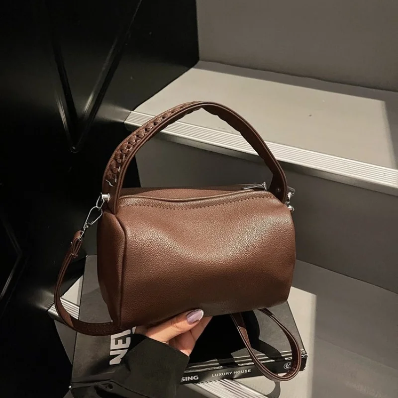 Chic Designer Ladies Handbag Leather Shoulder Bag Crossbody Tote Purse Women's Elegant Messenger
Chic Designer Ladies Handbag Leather Shoulder Bag Crossbody Tote Purse Women's Elegant Messenger