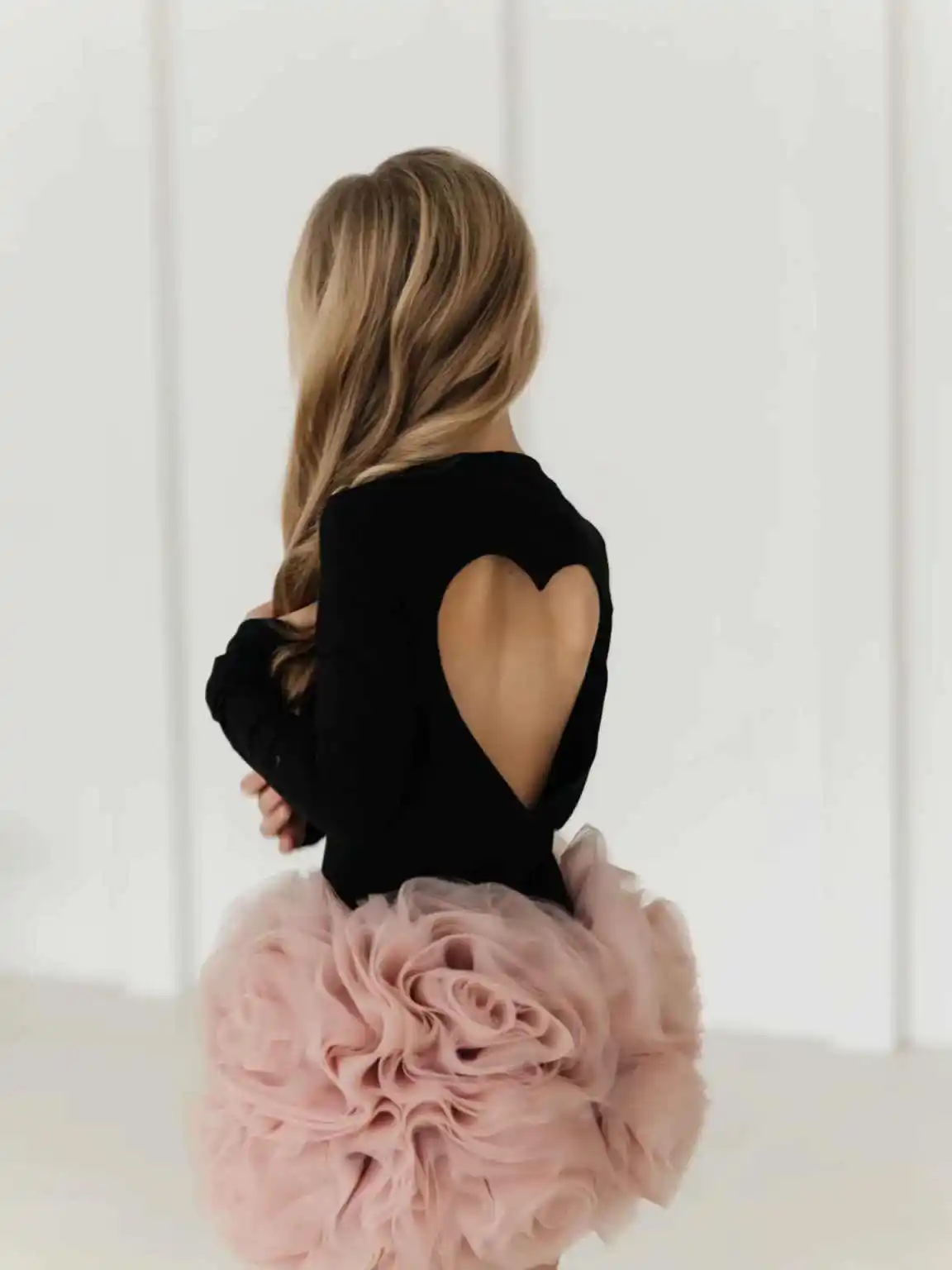 Black and Pink Floral Gala Dress Long Sleeves Flower Girl Dress for Wedding Velvet Birthday Party Ball Gowns Sweetheart Back
Black and Pink Floral Gala Dress Long Sleeves Flower Girl Dress for Wedding Velvet Birthday Party Ball Gowns Sweetheart Back