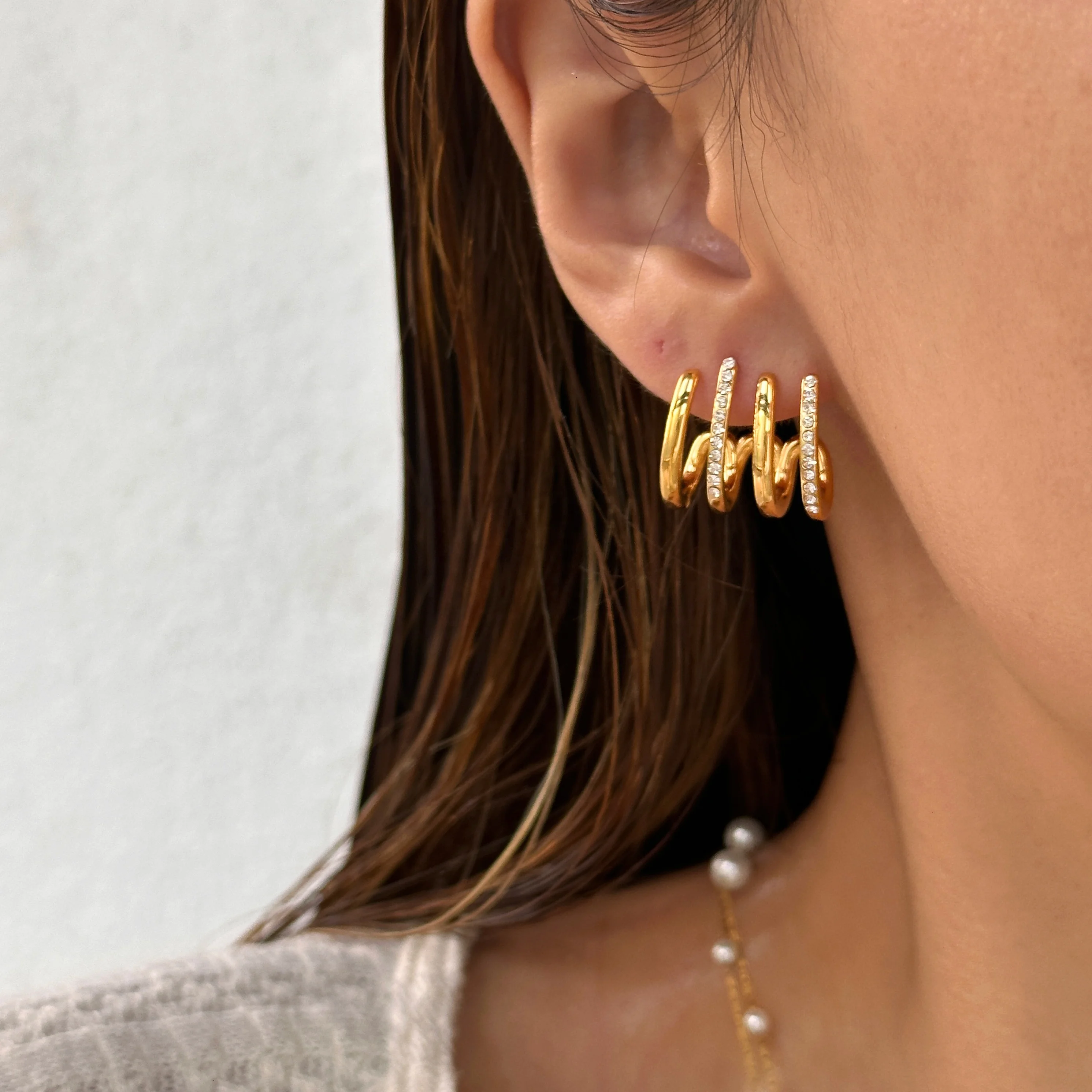 DASEIN 2025 New 18k Gold Plated Four Layer Iced Out Zircon Earrings Hypoallergenic Stainless Steel Vintage Korean Jewelry Women
DASEIN 2025 New 18k Gold Plated Four Layer Iced Out Zircon Earrings Hypoallergenic Stainless Steel Vintage Korean Jewelry Women