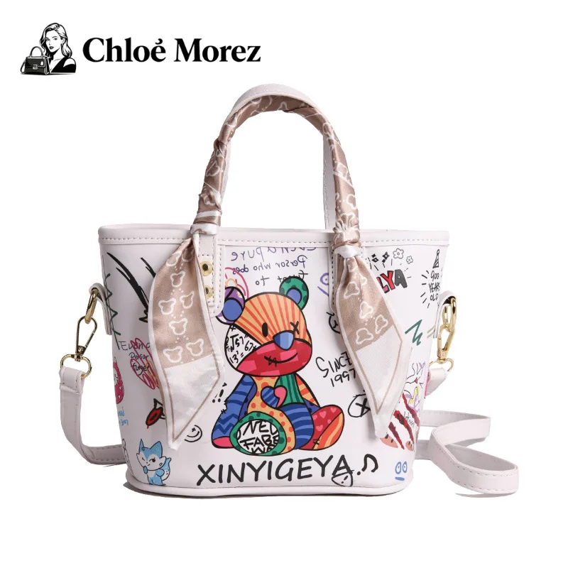 Сумка с плюшевым мишкой из мультфильма, милая сумка на плечо, большая вместительная повседневная универсальная сумка-ведро, модная
Сумка с плюшевым мишкой из мультфильма, милая сумка на плечо, большая вместительная повседневная универсальная сумка-ведро, модная