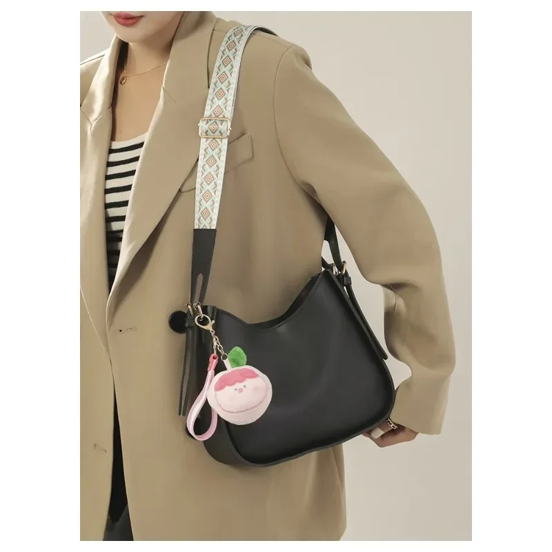 B Retro Luxury Brand Shoulder Bag Women's New Fashion Texture Versatile Designer Shoulder Bag Simple Trend Female Crossbody Bag
B Retro Luxury Brand Shoulder Bag Women's New Fashion Texture Versatile Designer Shoulder Bag Simple Trend Female Crossbody Bag