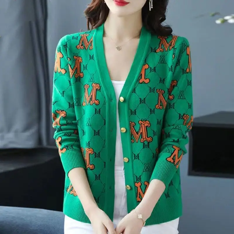V-neck Knitting Cardigan Coat Women Autumn Winter Fashion Letter Jacquard Sweater Elegant Temperament All-match Knitwear Tops
V-neck Knitting Cardigan Coat Women Autumn Winter Fashion Letter Jacquard Sweater Elegant Temperament All-match Knitwear Tops