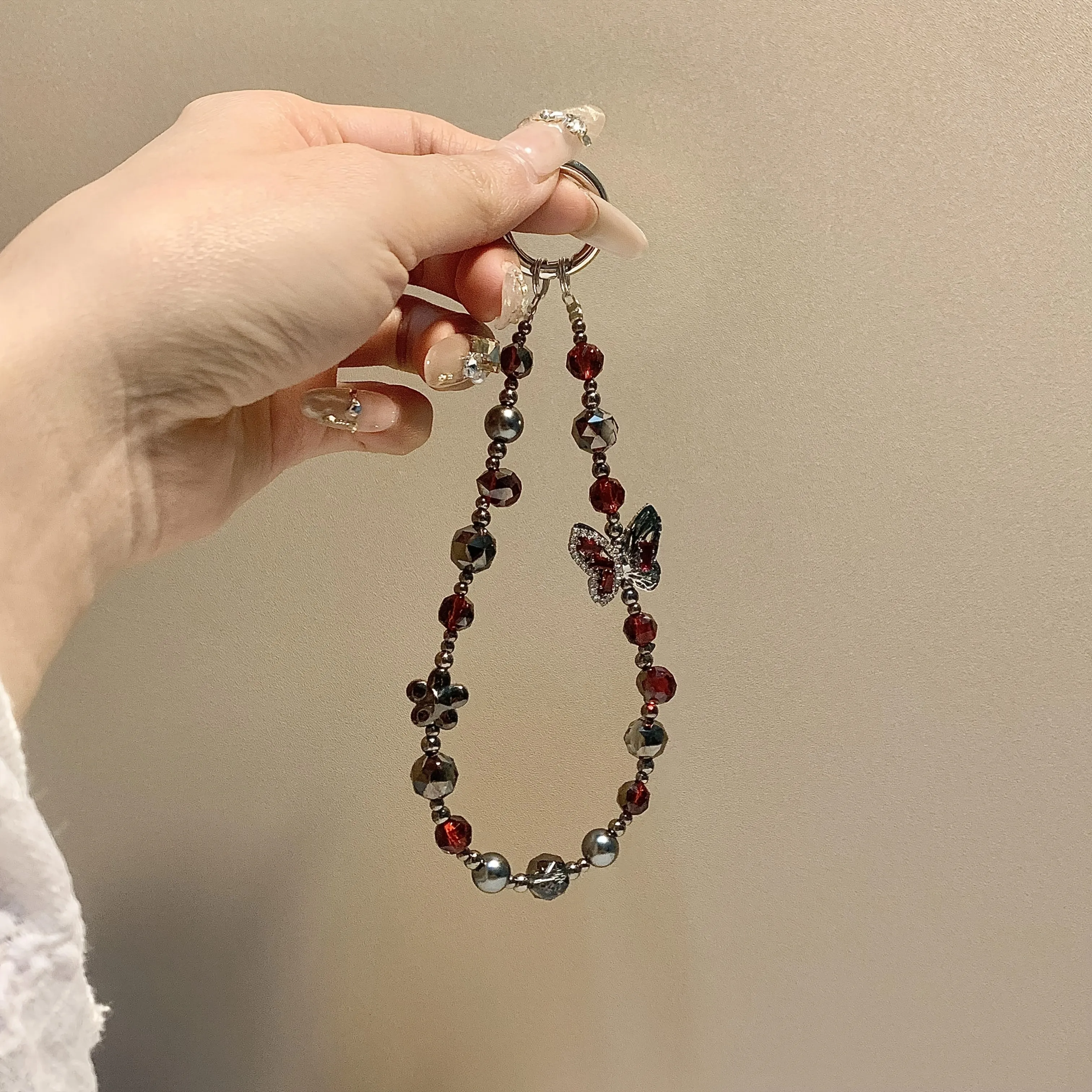Black and red butterfly flash diamond mobile phone chain, Halloween must-have accessories, Christmas Halloween Independence Day gifts are preferred
Black and red butterfly flash diamond mobile phone chain, Halloween must-have accessories, Christmas Halloween Independence Day gifts are preferred