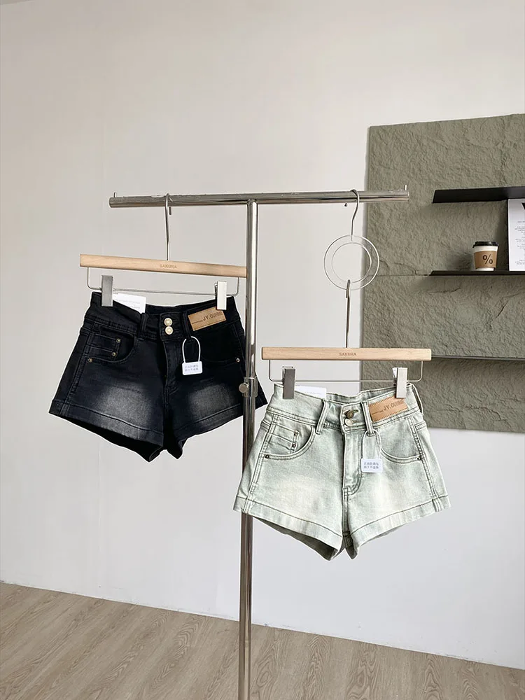 2025 Summer New Korean Style Fashion Design Retro Cowboy Shorts Hot Girls Thin and Versatile Hot Wide Legs Short Pants
2025 Summer New Korean Style Fashion Design Retro Cowboy Shorts Hot Girls Thin and Versatile Hot Wide Legs Short Pants