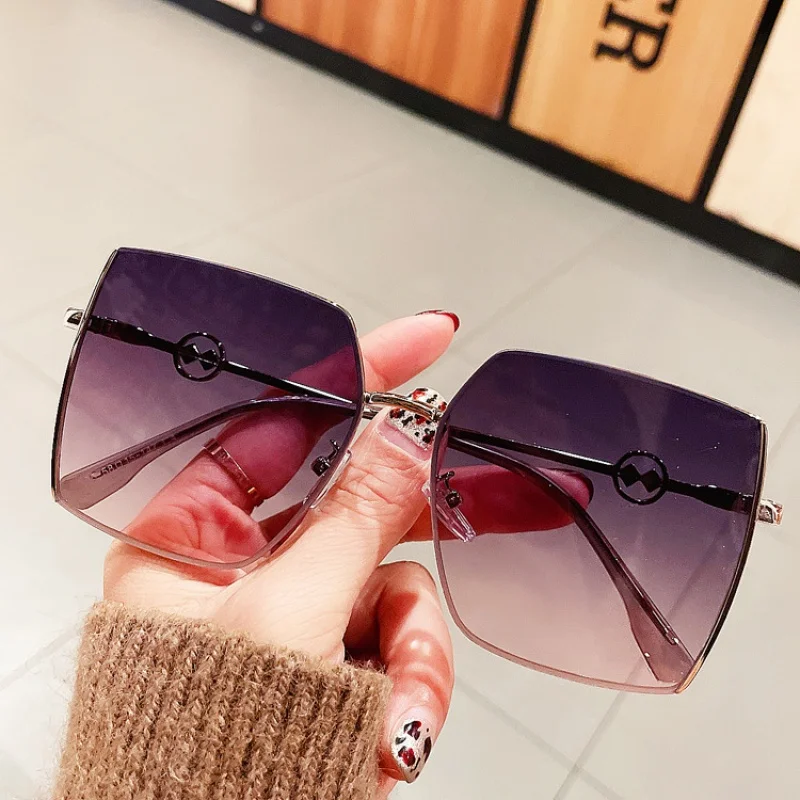 Retro Square Sunglasses Women's Fashion Big Face Frameless Sun Shade Sunglasses Metal Frame Glasses Men
Retro Square Sunglasses Women's Fashion Big Face Frameless Sun Shade Sunglasses Metal Frame Glasses Men