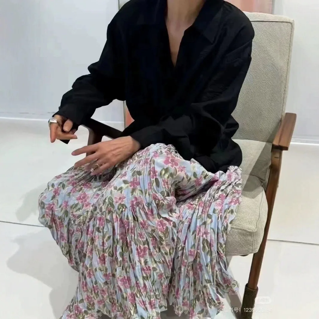 Foreign-style pink and blue floral skirt 2025 new women's printed pendulum skirt elastic waist five-section splicing long skirt
Foreign-style pink and blue floral skirt 2025 new women's printed pendulum skirt elastic waist five-section splicing long skirt