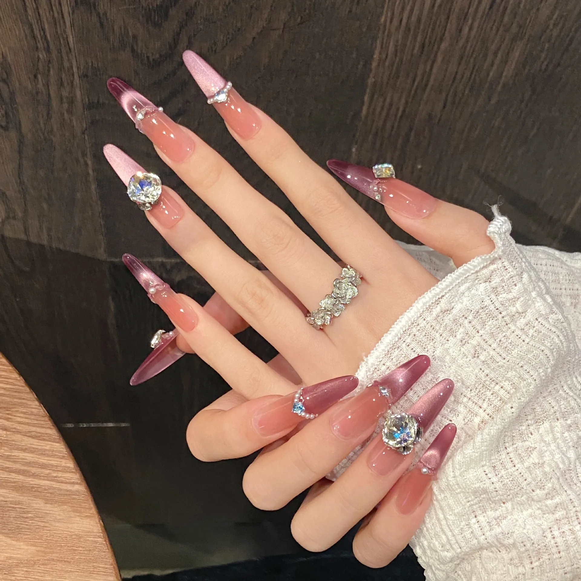 10pcs Gradient Purple Handmade Fake Nail Art Diamond Long Almond Press on False Nails French Cat's Eye Design Wearable Nails Tip
10pcs Gradient Purple Handmade Fake Nail Art Diamond Long Almond Press on False Nails French Cat's Eye Design Wearable Nails Tip