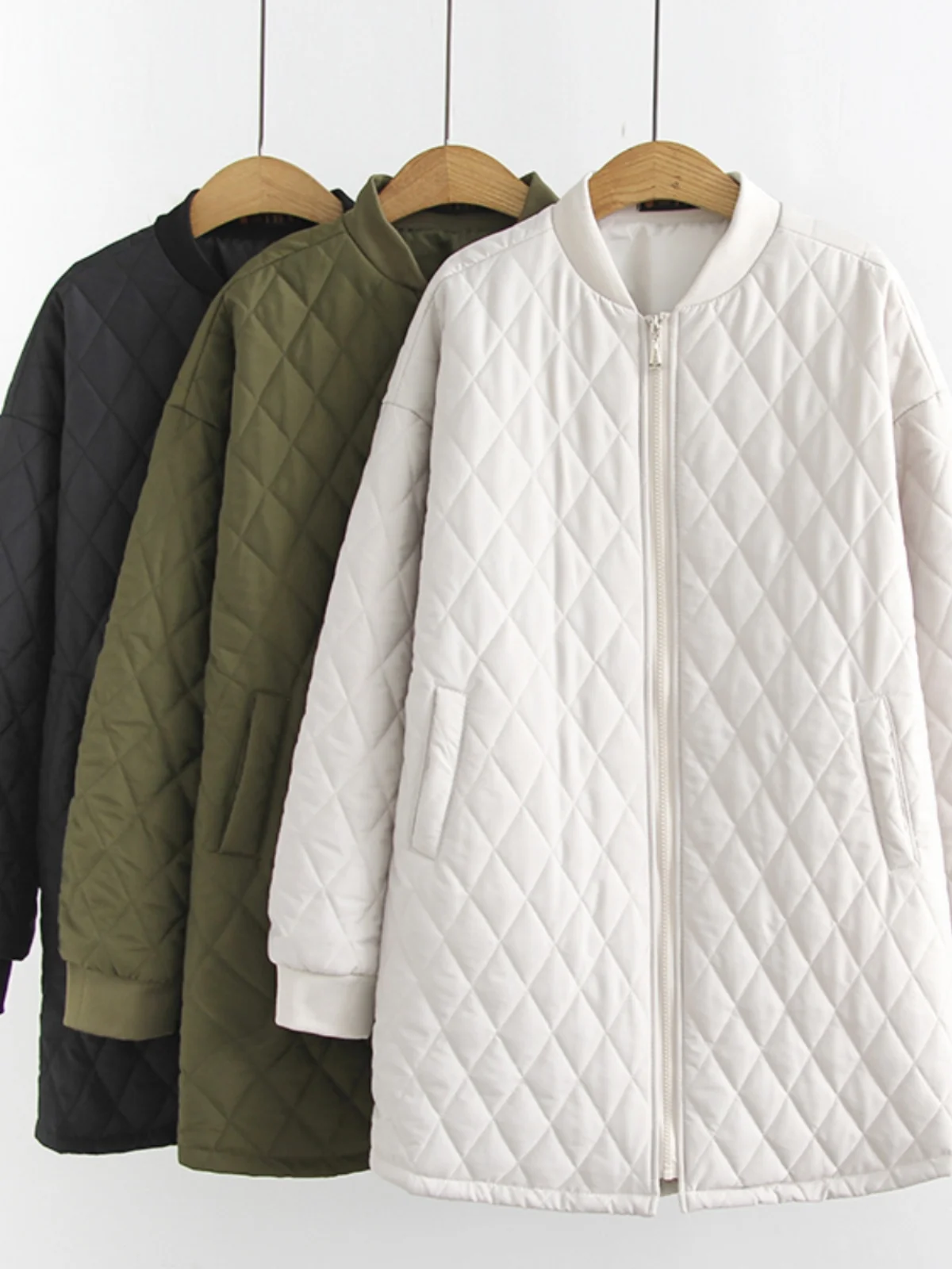 plus Size Winter Jacket Korean Style Zipper Collar Quilted Cotton Baseball Coat for plus Size Women Comfortable Warm Outerwear
plus Size Winter Jacket Korean Style Zipper Collar Quilted Cotton Baseball Coat for plus Size Women Comfortable Warm Outerwear