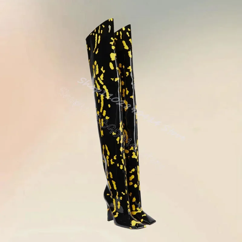 Graffiti Print Square Toe Patent Leather Boots Side Zipper Women Shoes Chunky High Heels Fashion Party 2025 Zapatos Para Mujere
Graffiti Print Square Toe Patent Leather Boots Side Zipper Women Shoes Chunky High Heels Fashion Party 2025 Zapatos Para Mujere