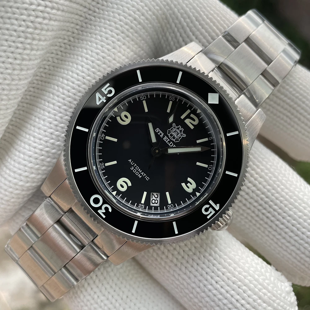 STEELDIVE Clasissic Design 41mm Case Ceramic Bezel 300M Waterproof NH35 Automatic Movement Sapphire Glass Mens Sporst Dive Watch
STEELDIVE Clasissic Design 41mm Case Ceramic Bezel 300M Waterproof NH35 Automatic Movement Sapphire Glass Mens Sporst Dive Watch