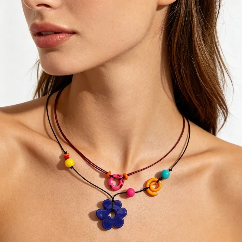Childhood fun contrasting flower necklace with colorful beads and personalized sweet and cool floral accessories
Childhood fun contrasting flower necklace with colorful beads and personalized sweet and cool floral accessories