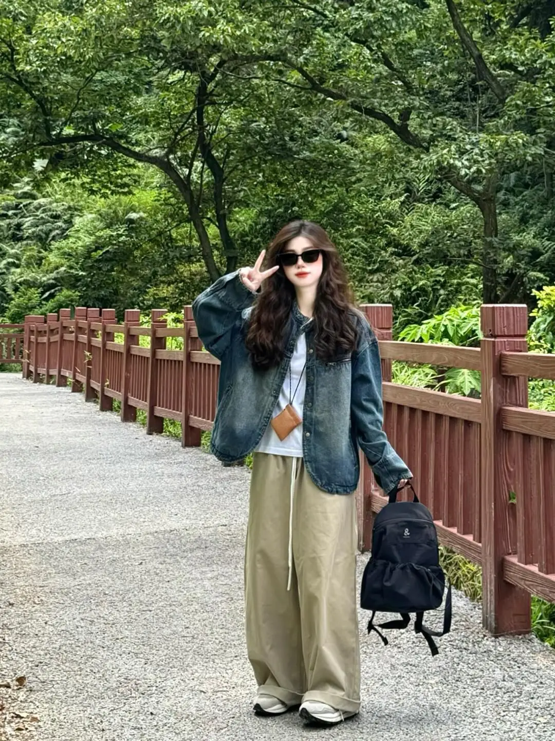 Ретро-джинсовая куртка в американском стиле для женщин, осенне-зимняя, свободного кроя, повседневная, универсальная, на пуговицах, с длинными рукавами
Ретро-джинсовая куртка в американском стиле для женщин, осенне-зимняя, свободного кроя, повседневная, универсальная, на пуговицах, с длинными рукавами