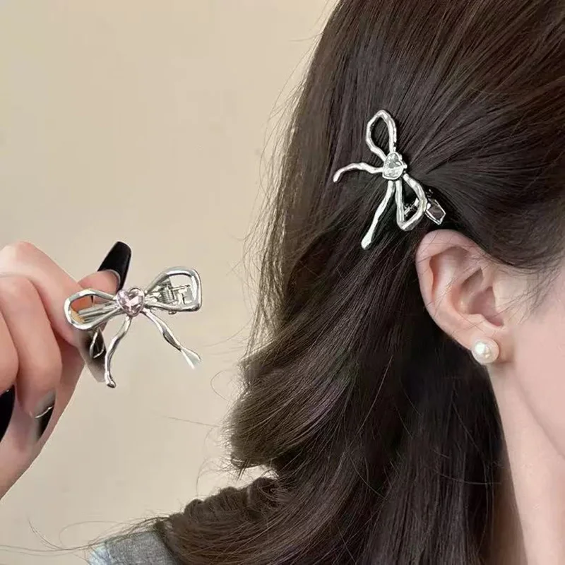 Metal Heart-Shaped Bow Hair Clip Korean Ins Style Girl Hair Ornament Gift For Girlfriend Birthday Date Party Fashion Hair Clip
Metal Heart-Shaped Bow Hair Clip Korean Ins Style Girl Hair Ornament Gift For Girlfriend Birthday Date Party Fashion Hair Clip