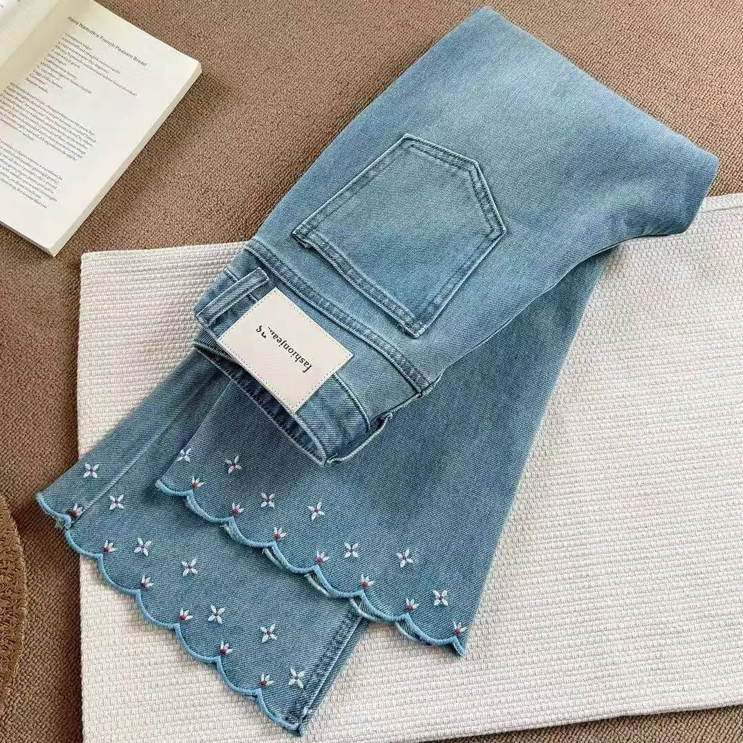 Elegant Embroidered Flared Jeans High Waist Cotton Blend Summer New Style Women's Slimming Pants Micro Flare Denim Skinnies
Elegant Embroidered Flared Jeans High Waist Cotton Blend Summer New Style Women's Slimming Pants Micro Flare Denim Skinnies