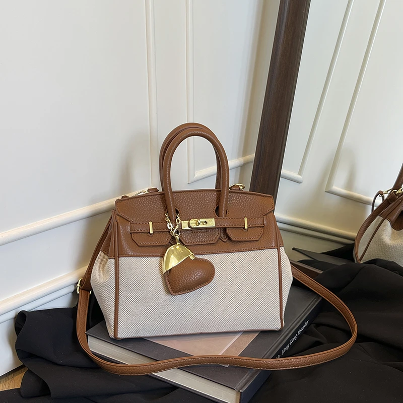 Luxury Messenger Bag For Women In Leather, Crossbody Design With Adjustable Strap, Elegant Classic Handbag By Brand
Luxury Messenger Bag For Women In Leather, Crossbody Design With Adjustable Strap, Elegant Classic Handbag By Brand